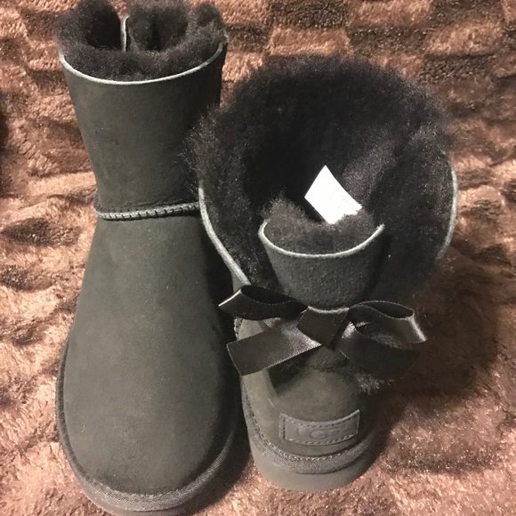 UGG WOMENS BAILEY BOW II BLACK size 8 NEW - Picture 4 of 6